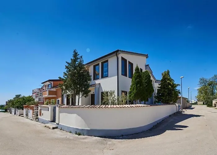 Gostinjska kuća Iriska 3*